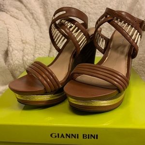 🌹New Gianni Bini Sz 6 wedges